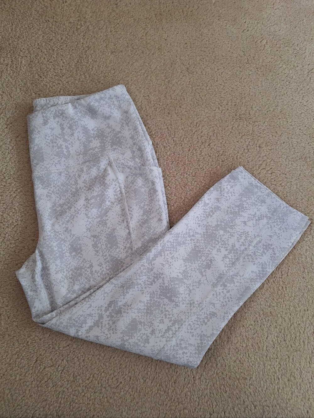 RBX Active white and grey Snakeskin Capri Cropped leggings Large